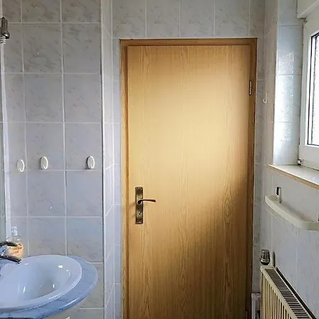 Beautiful 3 Big With Kitchen And Balcony Lejlighed