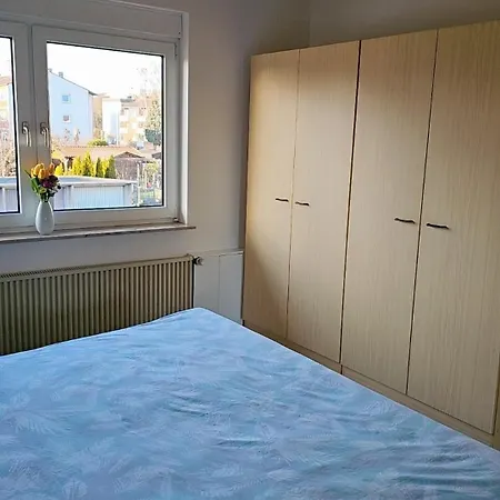 Beautiful 3 Big With Kitchen And Balcony Lejlighed *