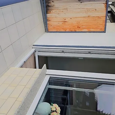 Beautiful 3 Big With Kitchen And Balcony Lejlighed