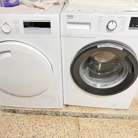 Beautiful 3 Big With Kitchen And Balcony Lejlighed *